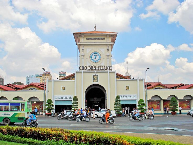 Chợ Bến Thành không chỉ là một trung tâm mua sắm sầm uất mà còn là một di tích lịch sử, một biểu tượng kiến trúc độc đáo của Sài Gòn. Chợ Bến Thành không chỉ là một trung tâm mua sắm sầm uất mà còn là một di tích lịch sử, một biểu tượng kiến trúc độc đáo của Sài Gòn.
