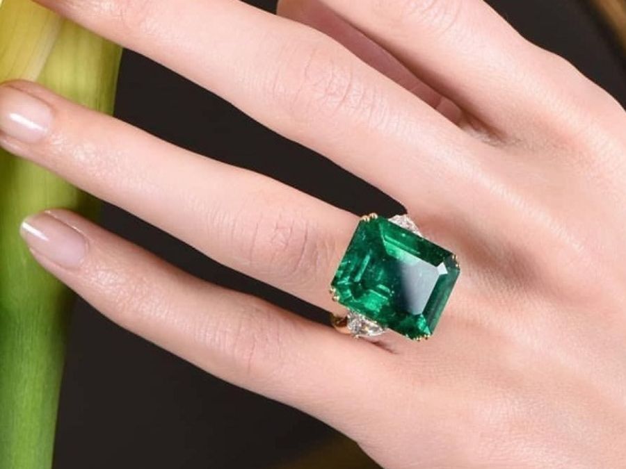 Mệnh hỏa nên đeo vàng hay bạc đều được