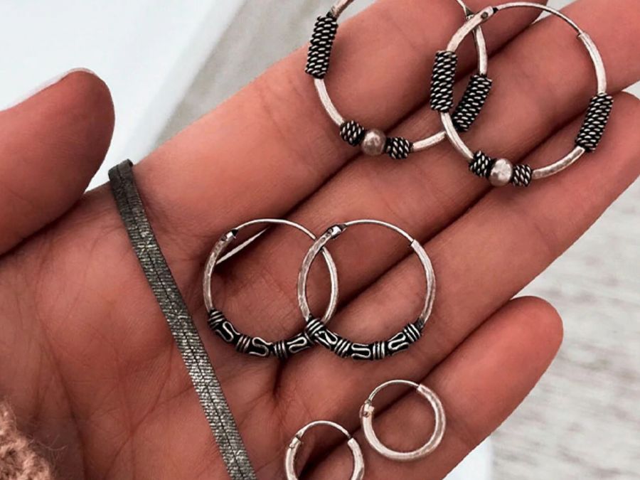 Lý do tại sao đeo bạc bị đen?