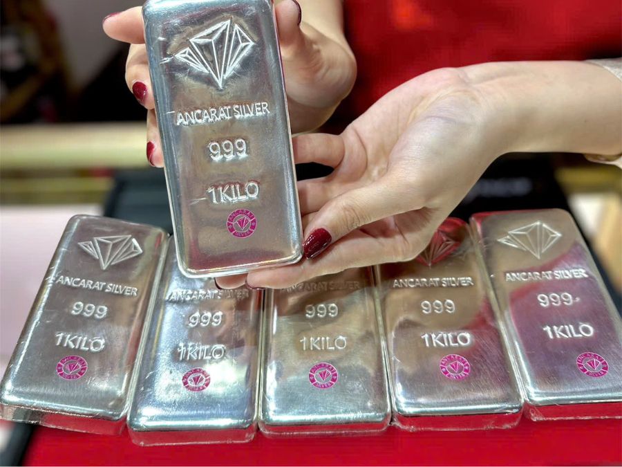 Trả lời tết tặng bạc có sao không