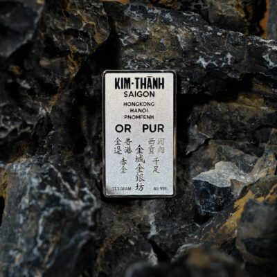 Bạc mỹ nghệ Kim Thành giữ nguyên tinh thần của lá vàng Kim Thành nguyên bản trên chất liệu bạc 999 tinh khiết.