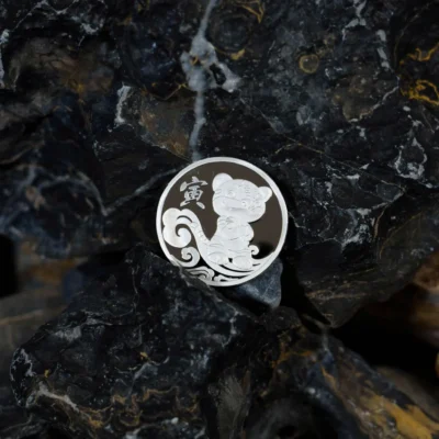 Xu bạc tuổi Dần hỗ trợ bạn khai mở vượng khí, thu hút may mắn và giữ vững bản lĩnh trong mọi hoàn cảnh.