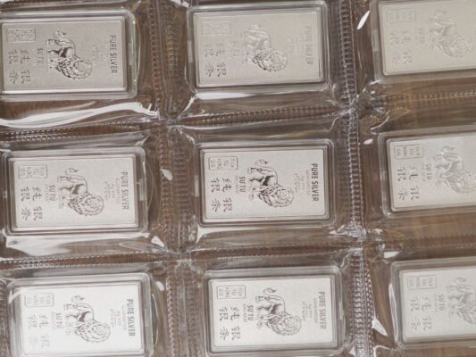 Bạc miếng Bắc Sư Tử 999 là bạc nguyên chất 999 nên rất dễ oxi hóa